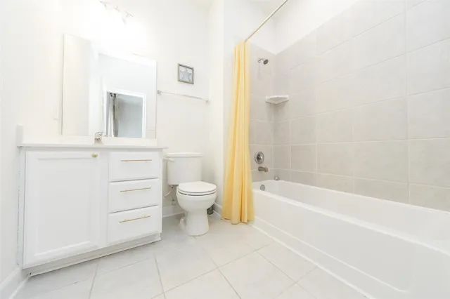 a bathroom with a toilet and a bathtub