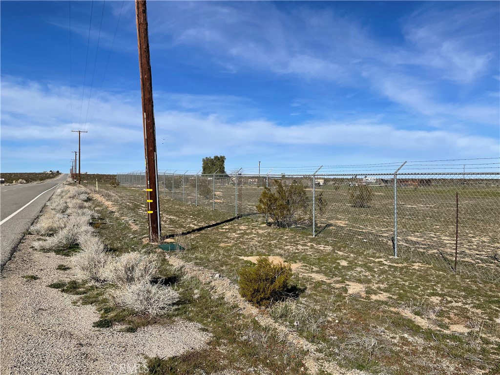 196 West Ave G Lancaster, CA 93535 - Photo 3 of 3 a view of ocean