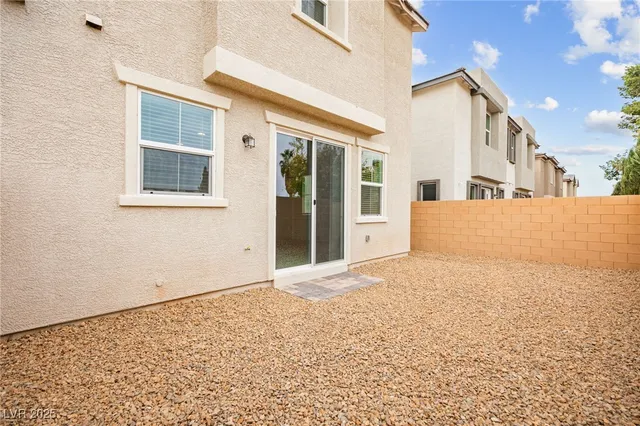 $2,700 | 10140 Gabby Glen Street, Las Vegas, NV 89183