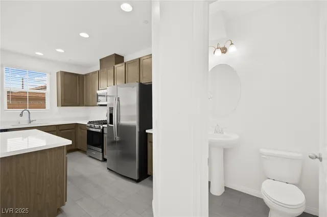 $2,700 | 10140 Gabby Glen Street, Las Vegas, NV 89183