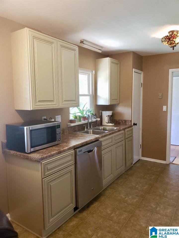 505 Wilderness Road Pelham, AL 35124 - Photo 10 of 23