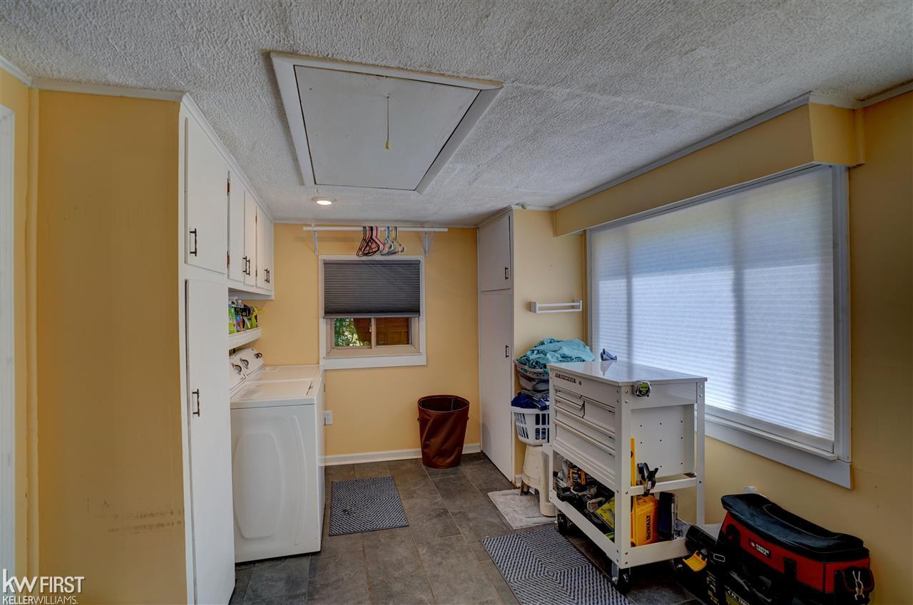 4313 Calkins Road Flint, MI 48532 - Photo 17 of 42