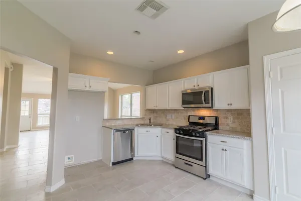 $1,975 | 2209 Highland Crossing Drive, Conroe, TX 77304