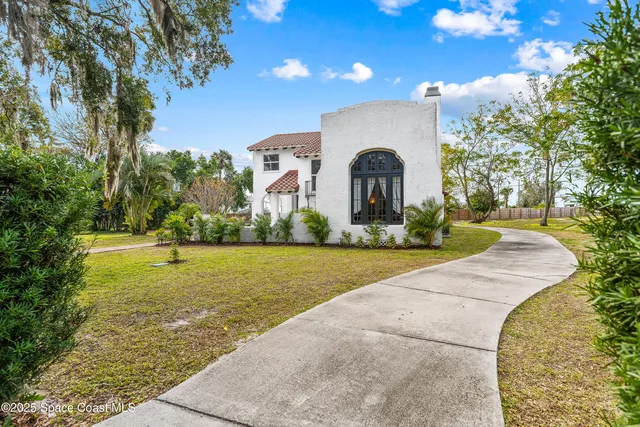a view of a entryway door of the house