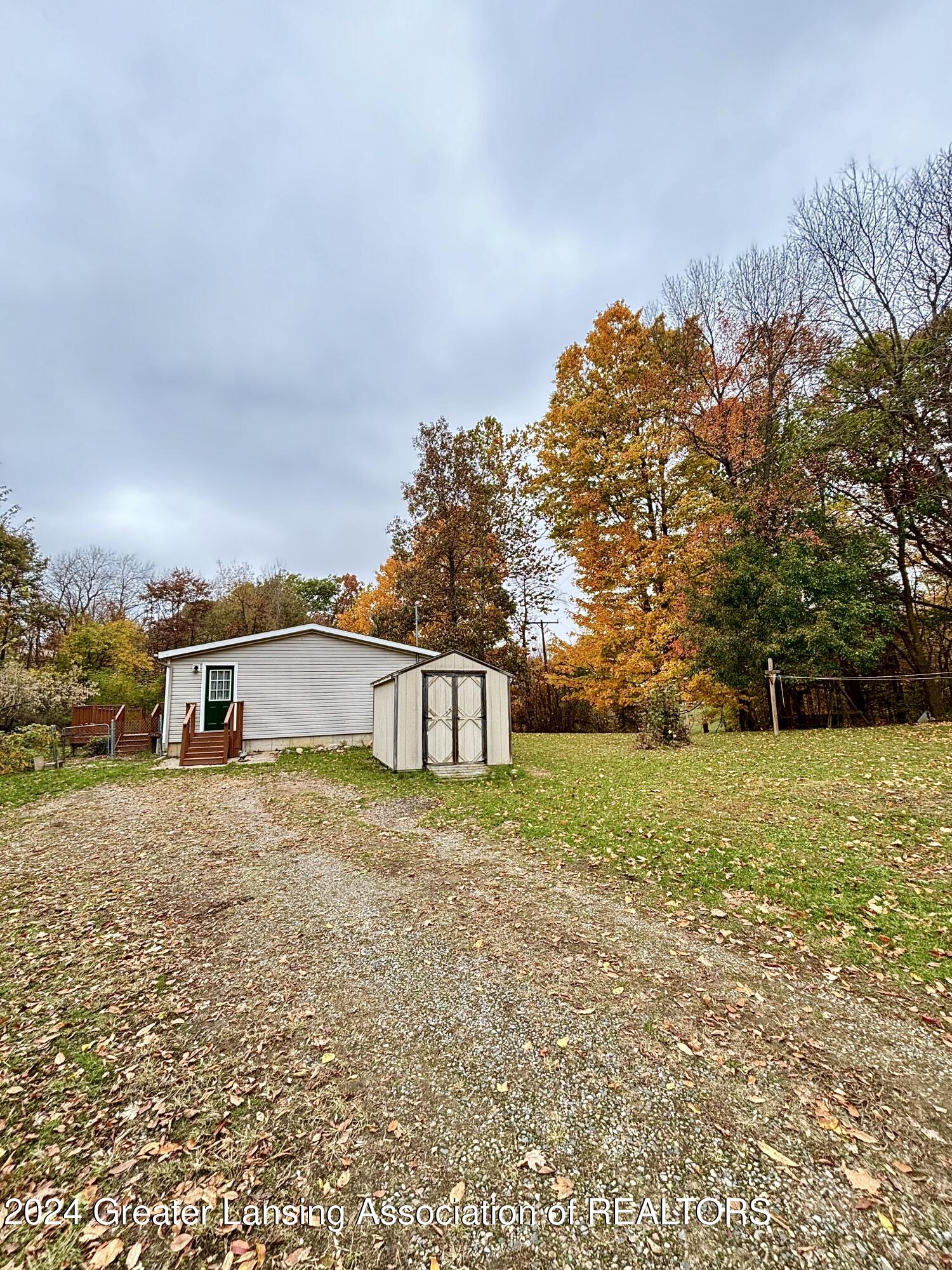 212 Bennett Road Quincy, MI 49082 - Photo 3 of 32 IMG_0301