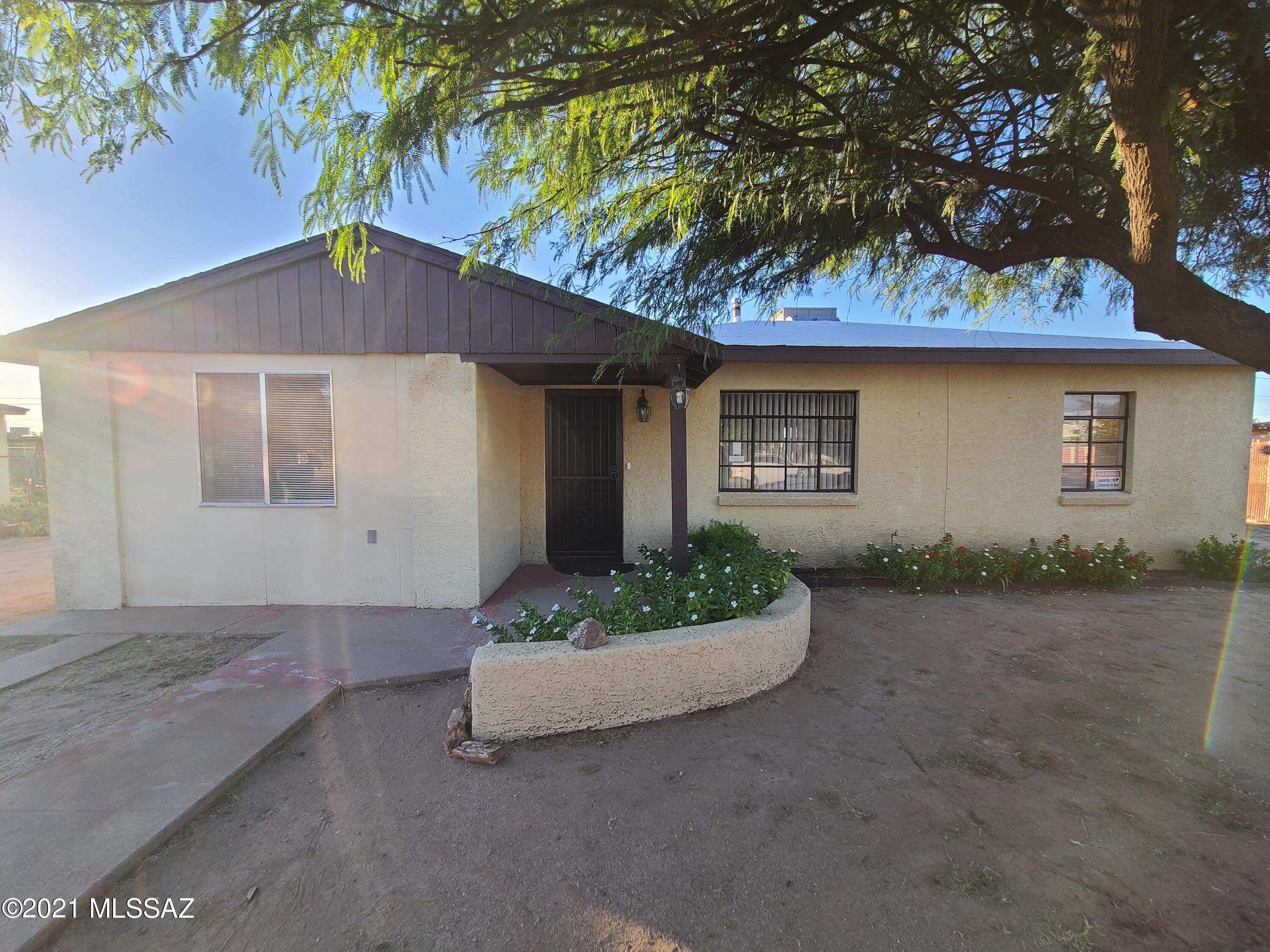 2002 South Howard Stravenue Tucson, AZ 85713 - Photo 1 of 31
