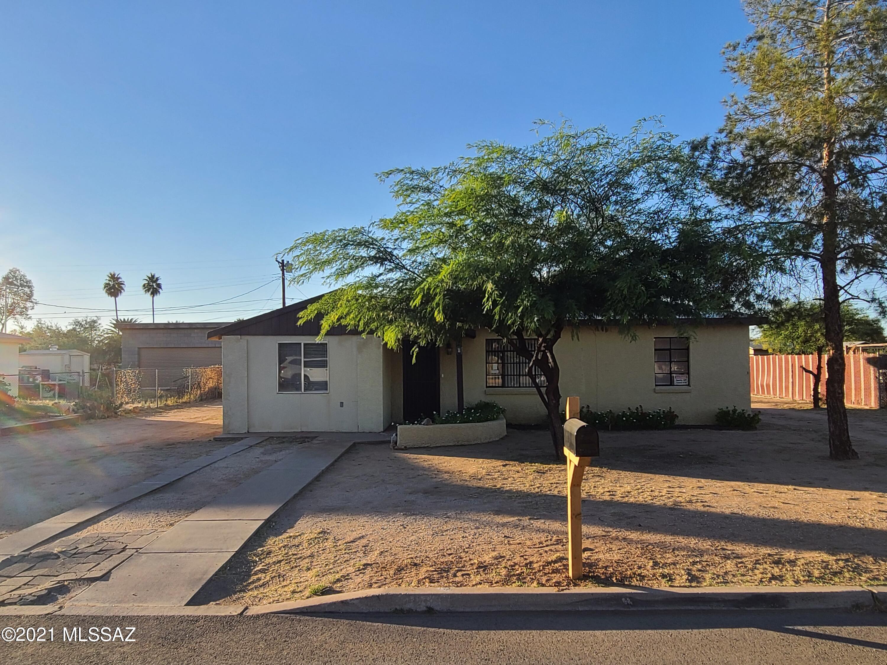 2002 South Howard Stravenue Tucson, AZ 85713 - Photo 2 of 31