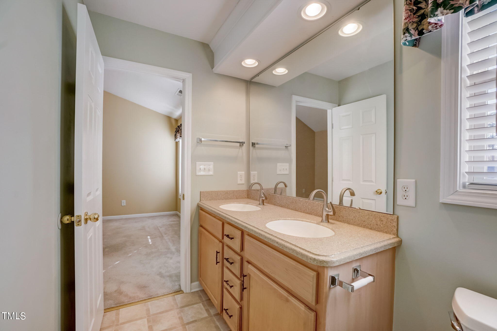 728 Trout Lilly Place Raleigh, NC 27610 - Photo 19 of 34 25-web-or-mls-Trout Lilly Pl-025