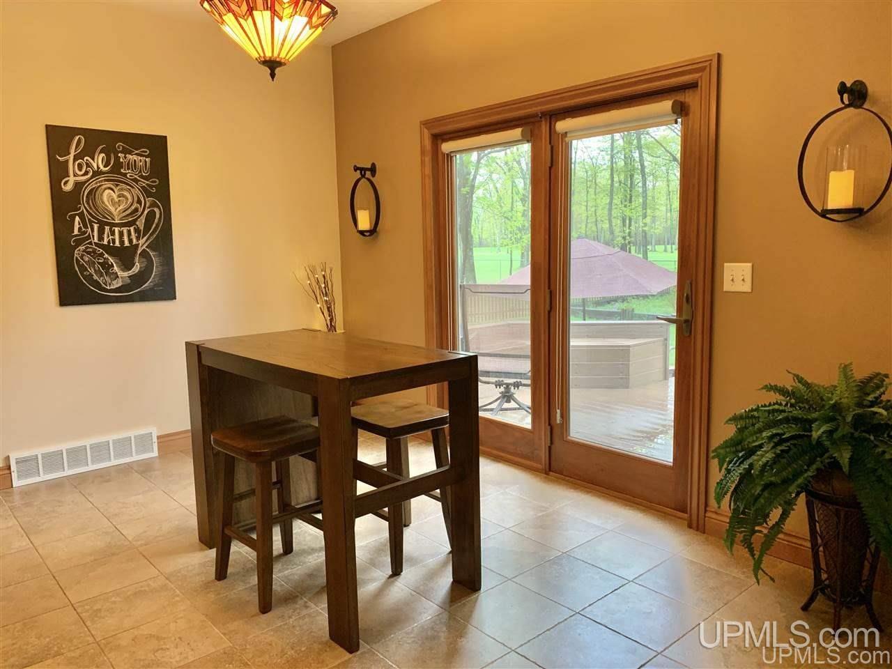 58 Tipperary Road Gladstone, MI 49837 - Photo 6 of 26 Gallery Image 6
