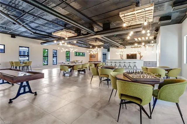 a view of entryway and kitchen