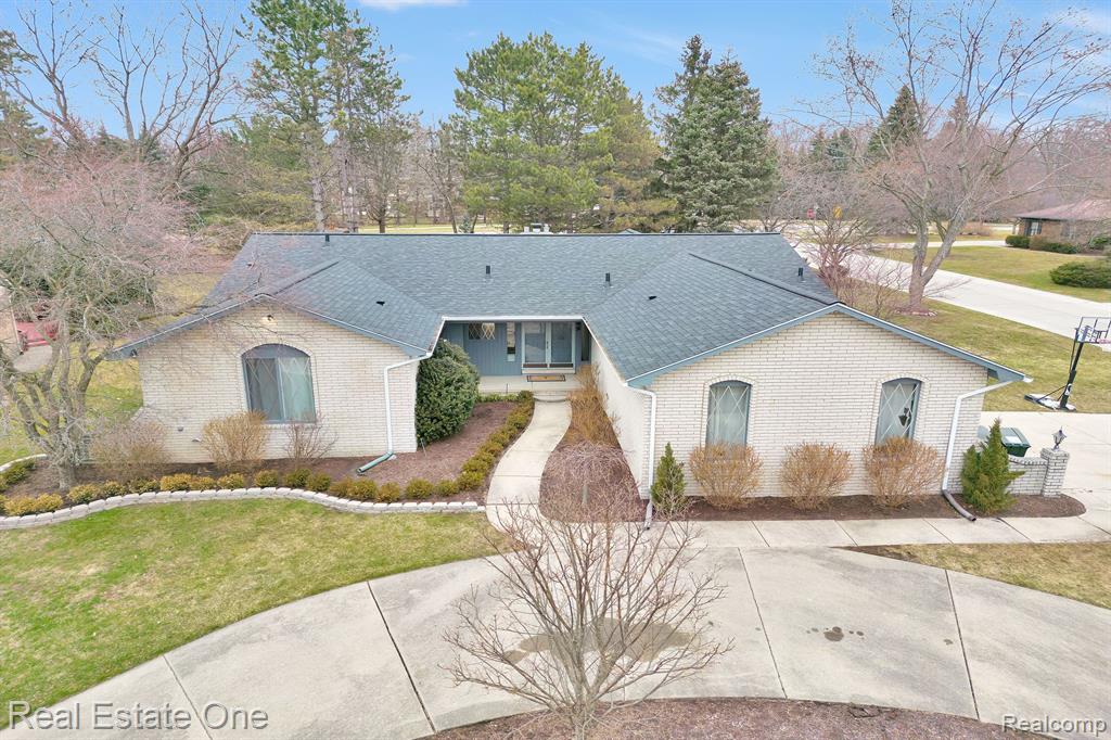 449 Silvervale Drive Rochester Hills, MI 48309 - Photo 1 of 34