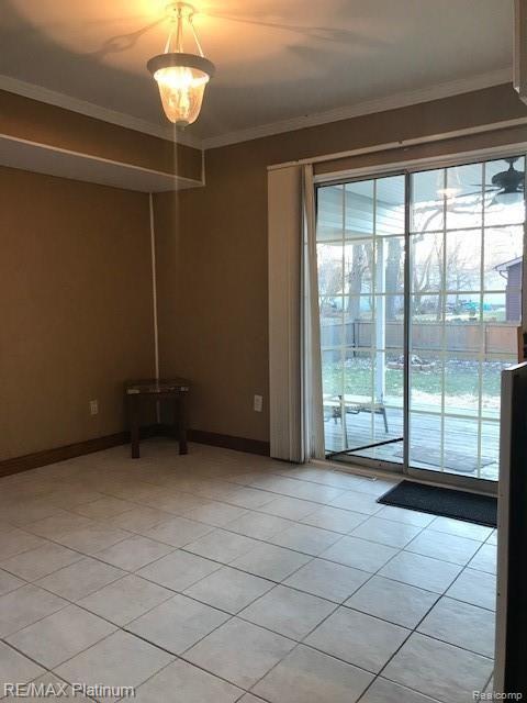 915 Brighton Lake Road Brighton, MI 48116 - Photo 5 of 14 IMG_2282 (1).jpg
