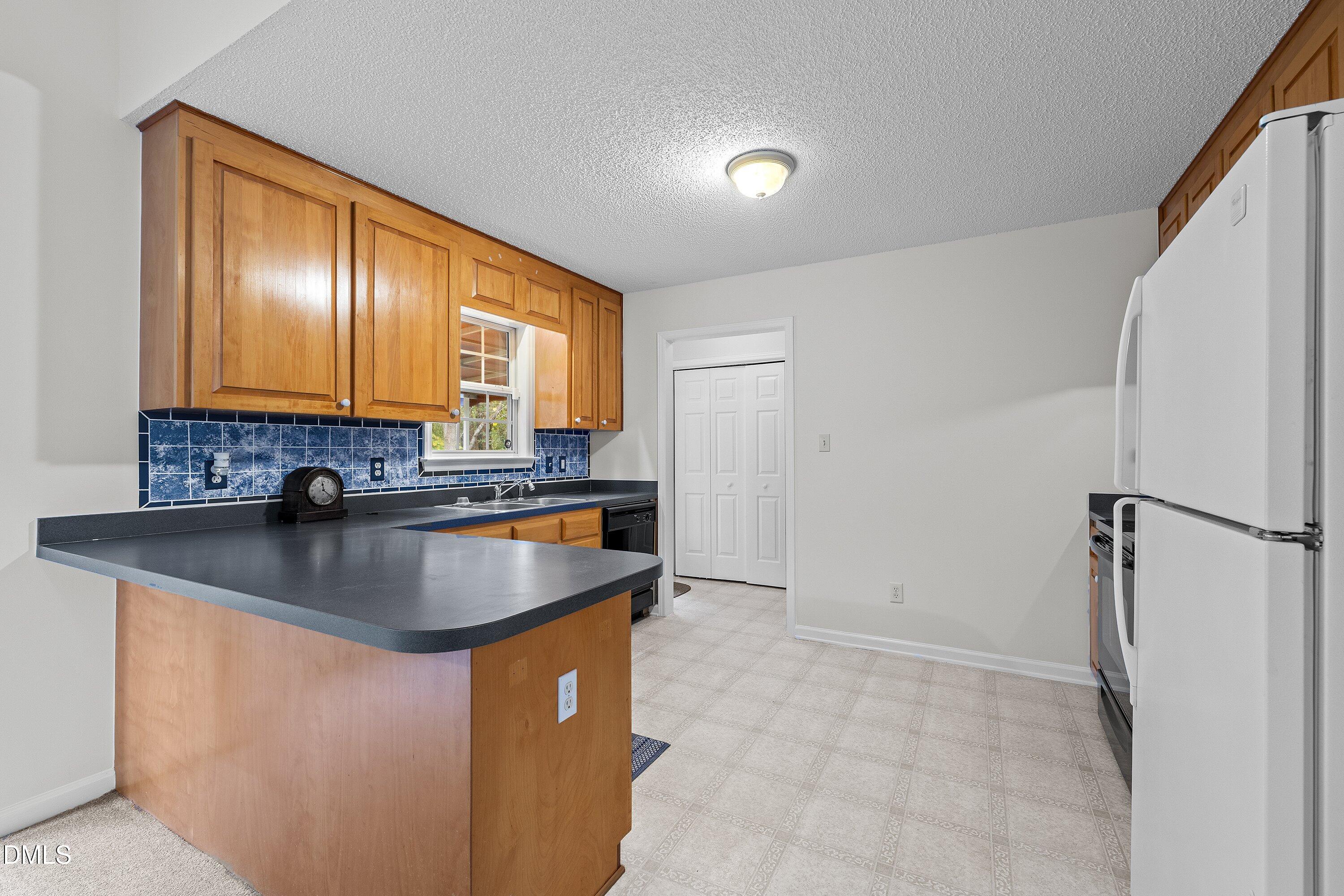 6236 Bridgemont Lane Willow Spring, NC 27592 - Photo 10 of 29 Breakfast bar