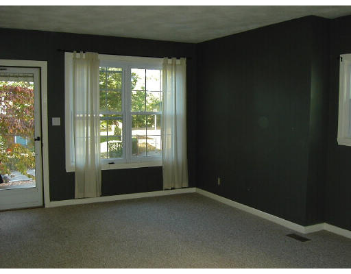 27 Raymond Street Worcester, MA 01607 - Photo 5 of 6 Gallery Image 5