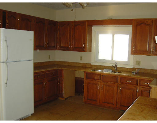 27 Raymond Street Worcester, MA 01607 - Photo 6 of 6 Gallery Image 6