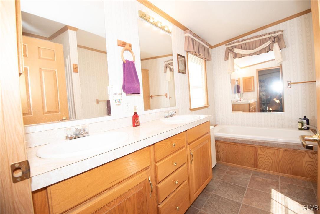9222 North Loop Road Slatington, PA 18080 - Photo 19 of 27 Gallery Image 19