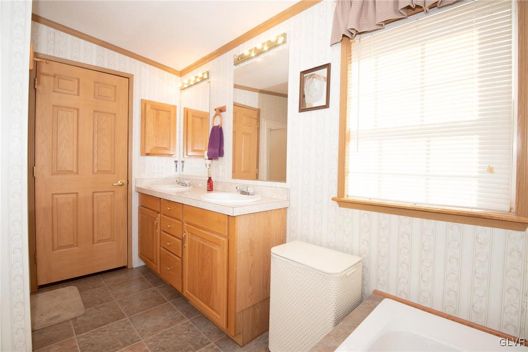 9222 North Loop Road Slatington, PA 18080 - Photo 20 of 27 Gallery Image 20