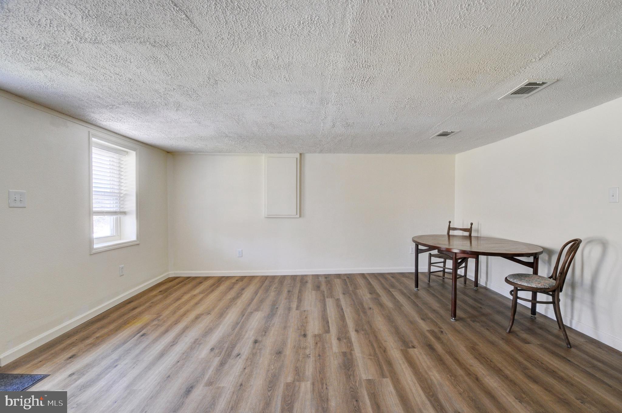 211 Ranger Court Winchester, VA 22602 - Photo 19 of 73 Livingroom