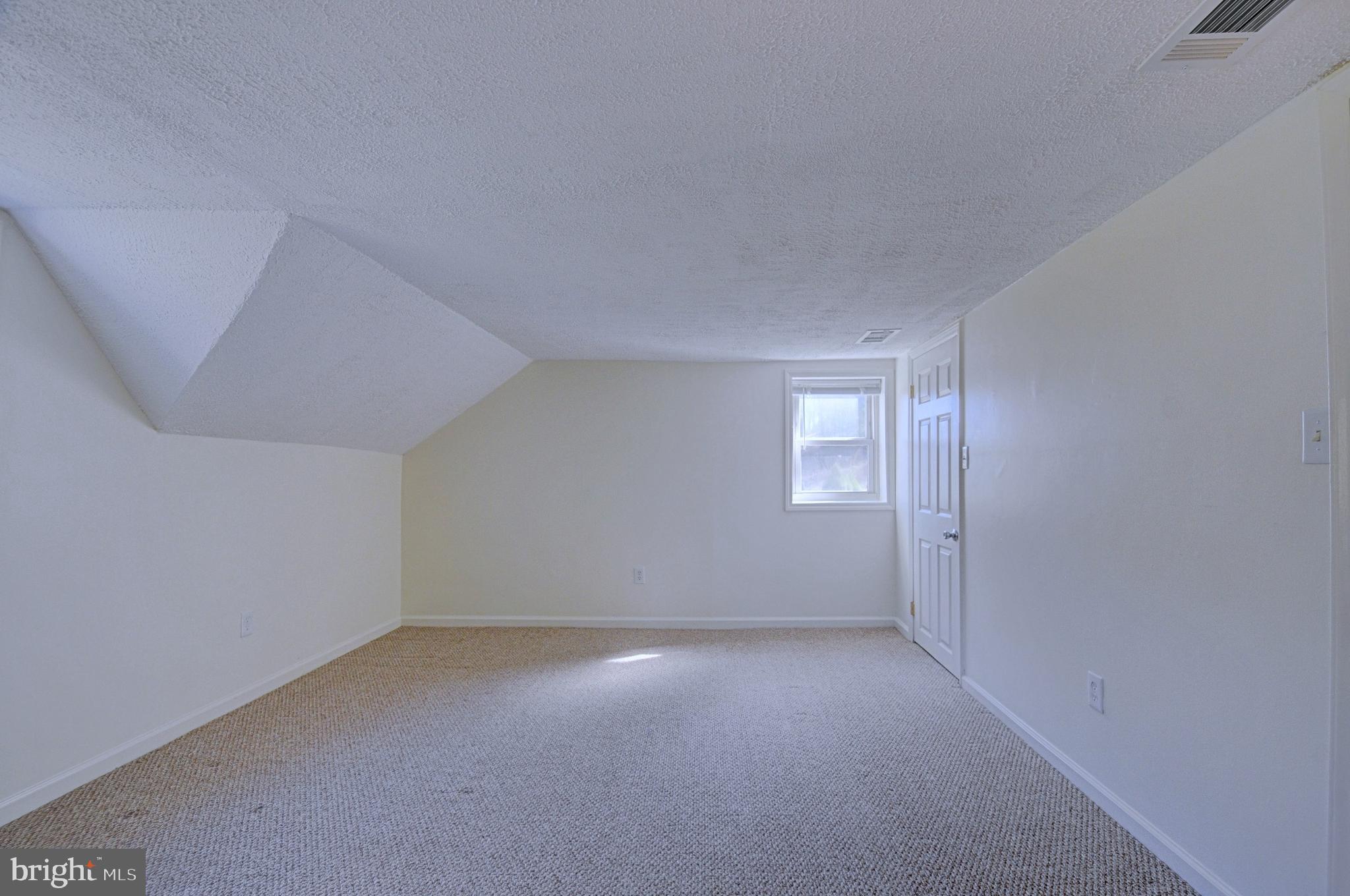 211 Ranger Court Winchester, VA 22602 - Photo 26 of 73 2nd Upstairs bedroom