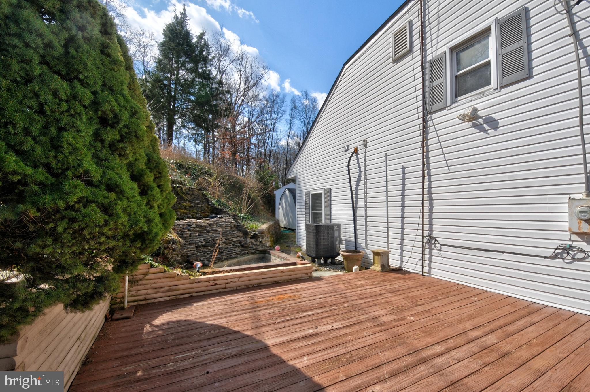 211 Ranger Court Winchester, VA 22602 - Photo 32 of 73 Side deck