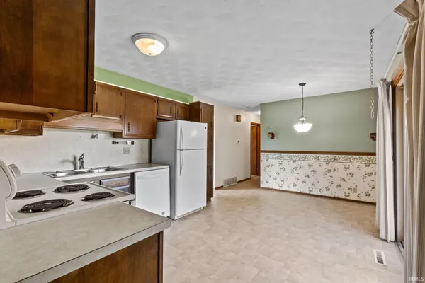 $260,000 | 53731 Pine Tree Court, Elkhart, IN 46514