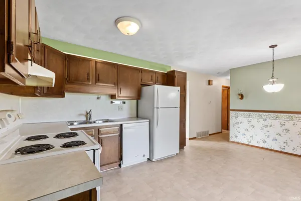 $260,000 | 53731 Pine Tree Court, Elkhart, IN 46514
