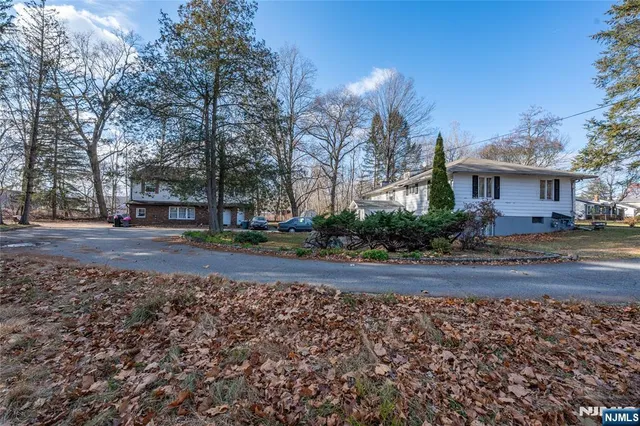 $650,000 | 276 Garden Road, Pompton Lakes, NJ 07442