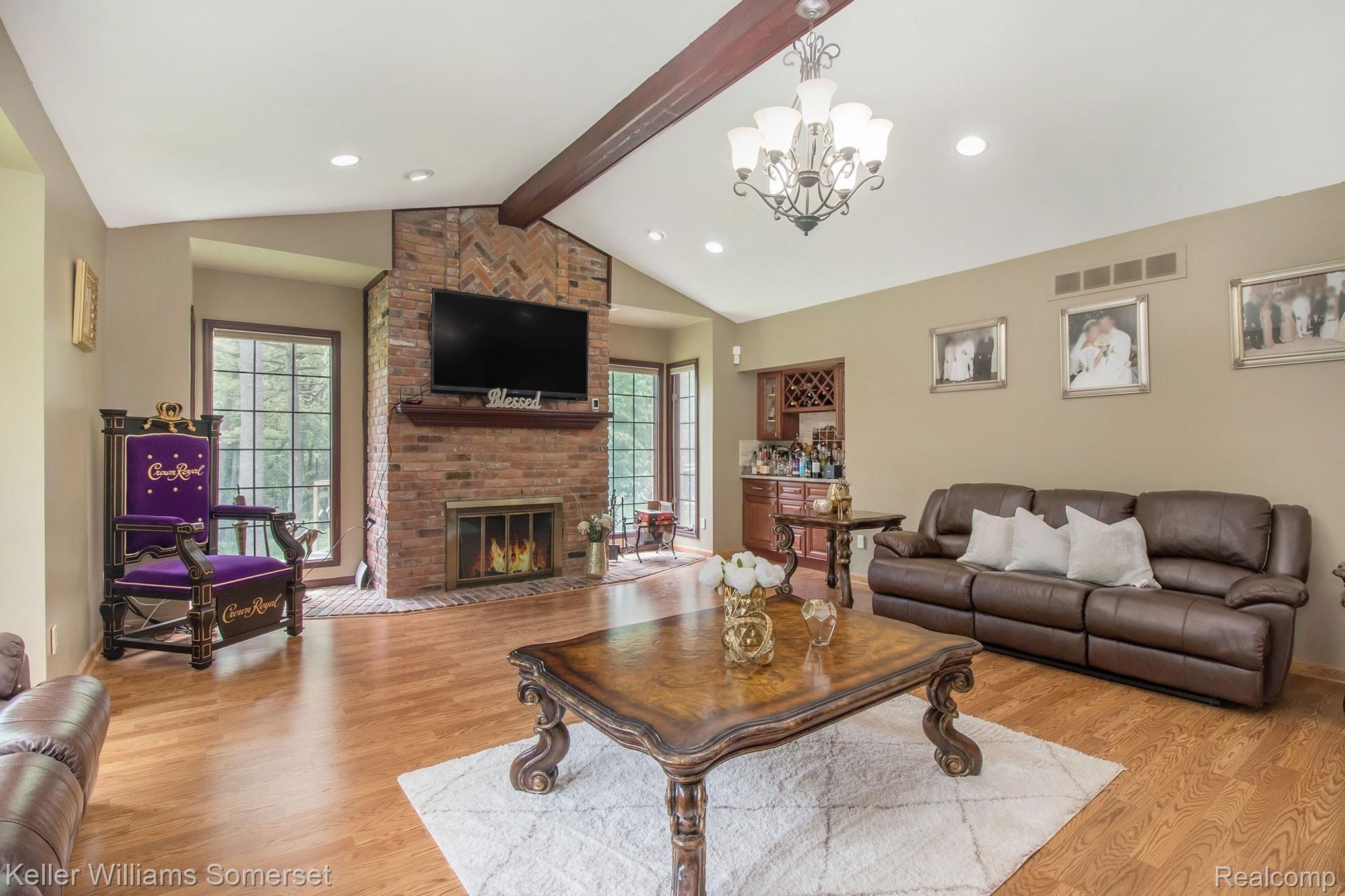 1856 Bromley Lane Rochester, MI 48306 - Photo 15 of 41 16.jpg