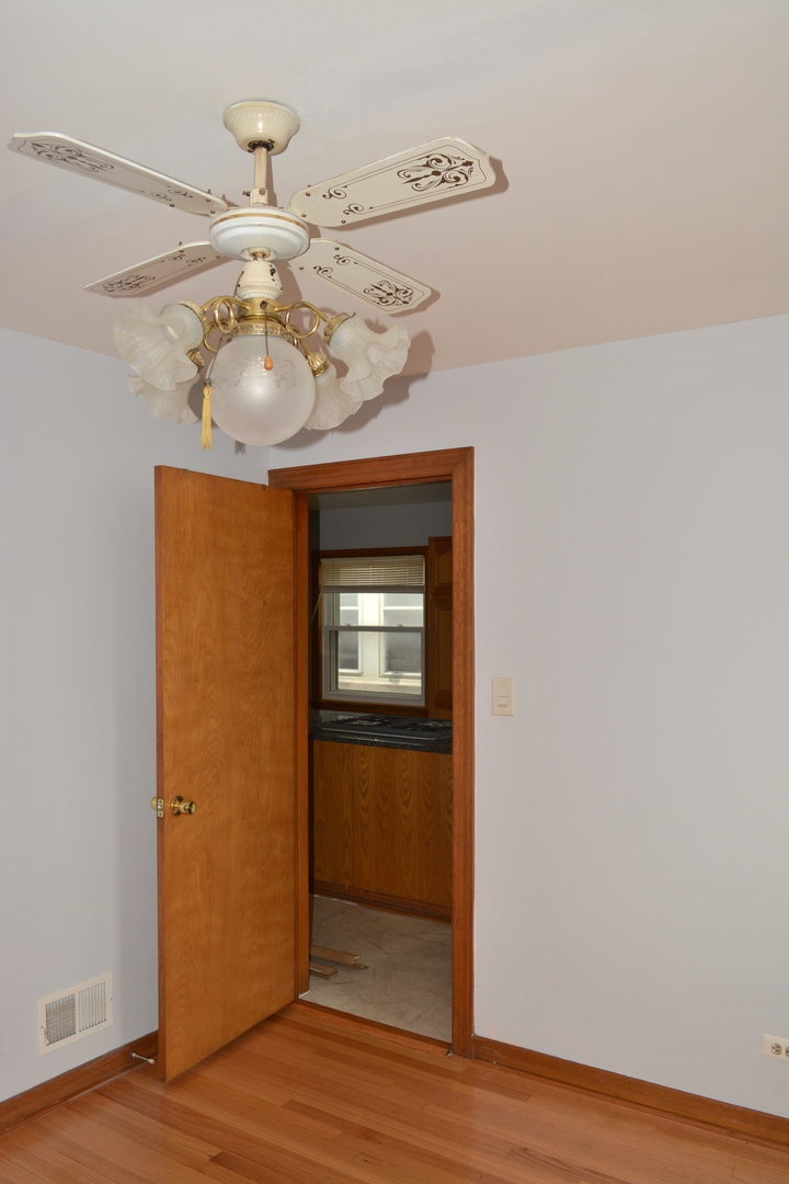 5929 West 64th Street Chicago, IL 60638 - Photo 10 of 18
