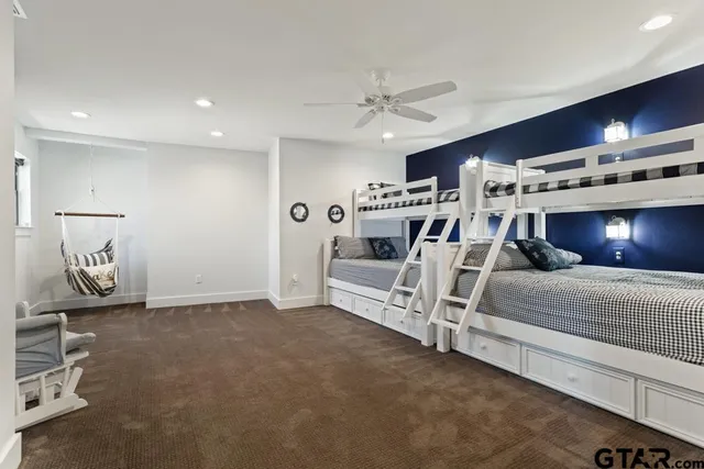 a view of a livingroom with furniture