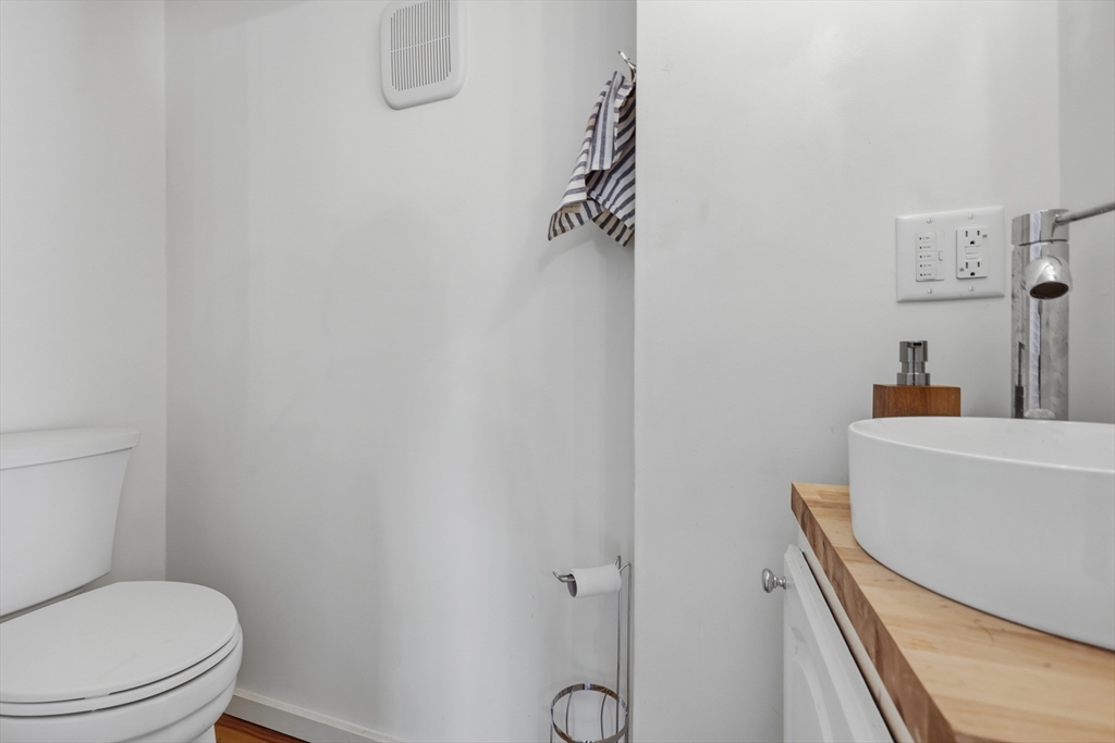346 Oak Street Clinton, MA 01510 - Photo 12 of 23