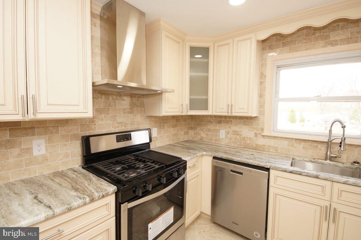 413 Pomona Road Cinnaminson, NJ 08077 - Photo 11 of 24 Gallery Image 11