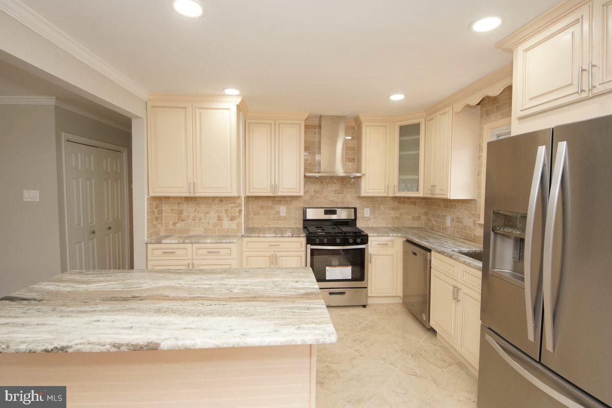 413 Pomona Road Cinnaminson, NJ 08077 - Photo 3 of 24 Gallery Image 3