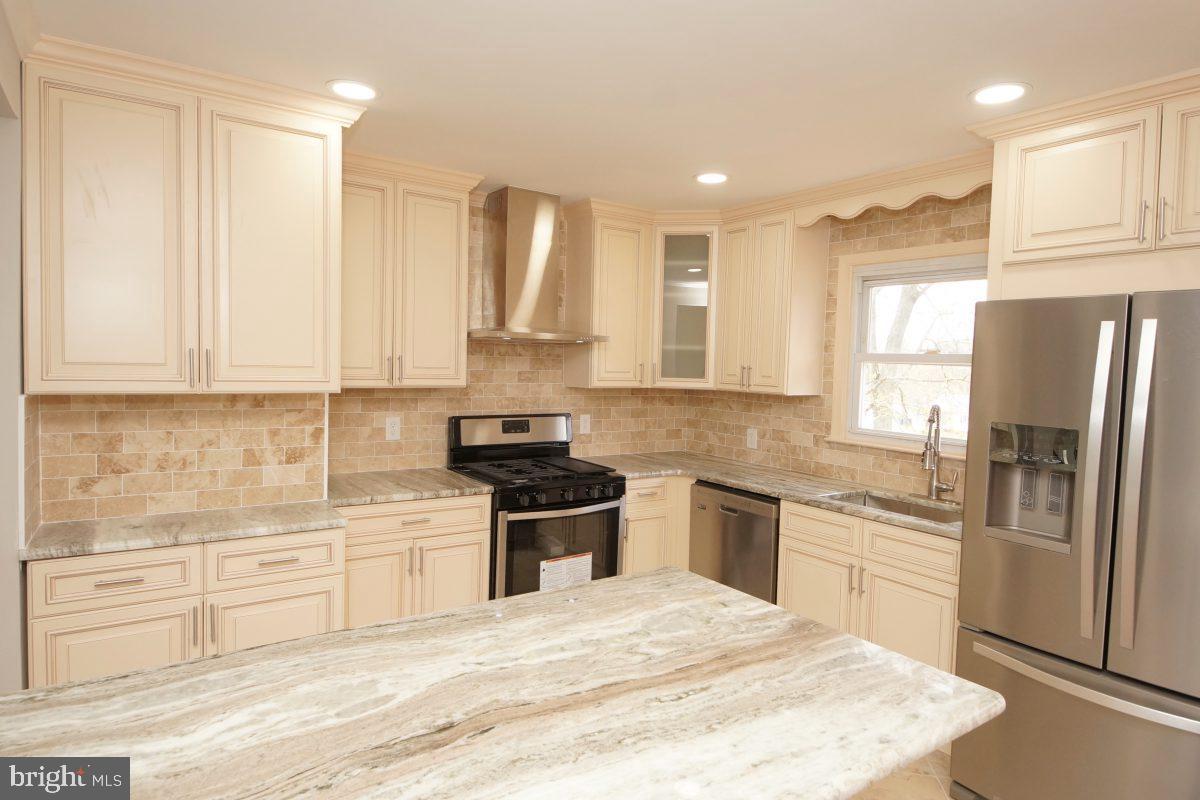 413 Pomona Road Cinnaminson, NJ 08077 - Photo 6 of 24 Gallery Image 6