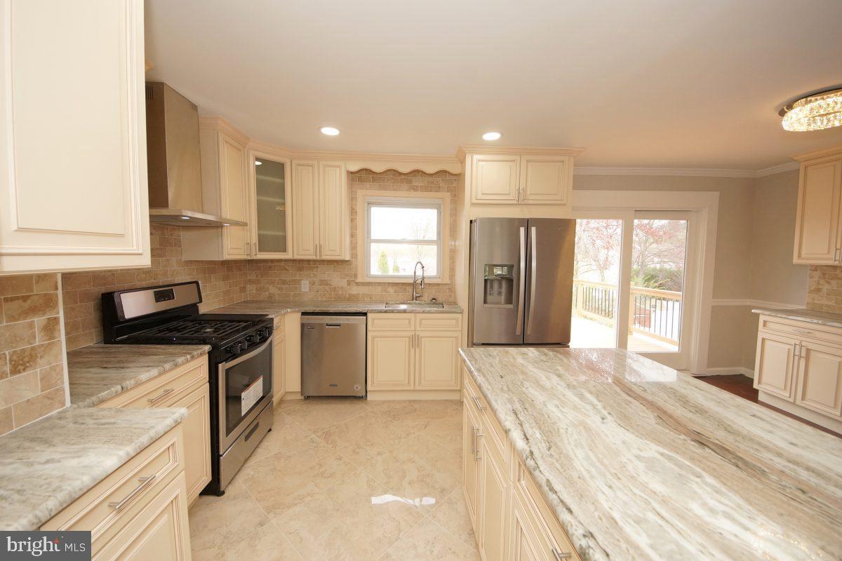 413 Pomona Road Cinnaminson, NJ 08077 - Photo 7 of 24 Gallery Image 7