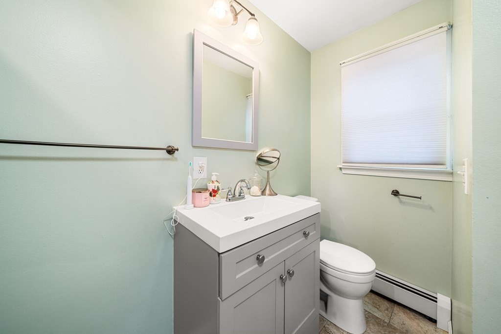 653 Walnut Plain Road Rochester, MA 02770 - Photo 9 of 30 a bathroom with a toilet a sink and a mirror