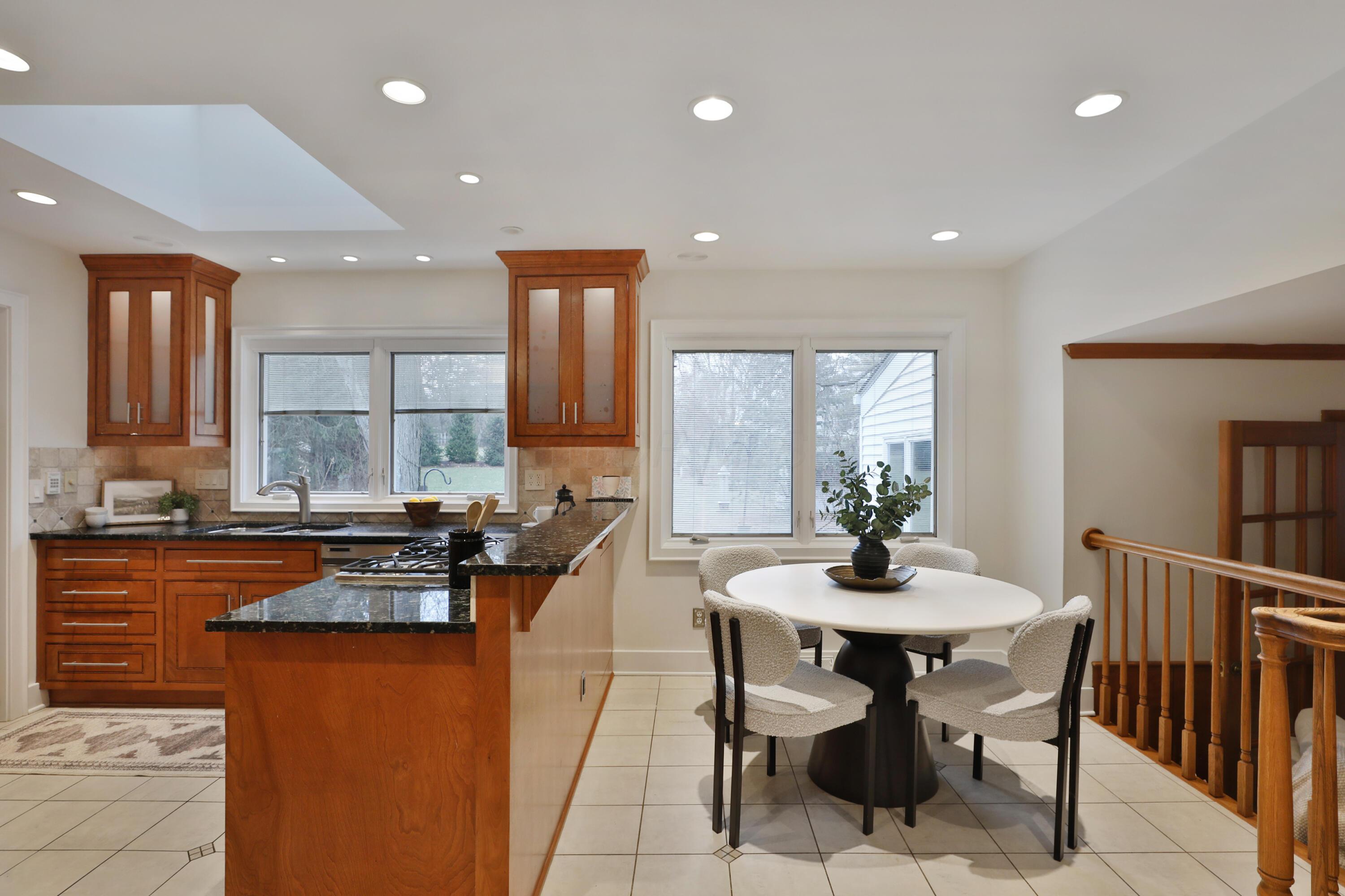 4347 Castleton Road Columbus, OH 43220 - Photo 20 of 71 Kitchen/Eating Area