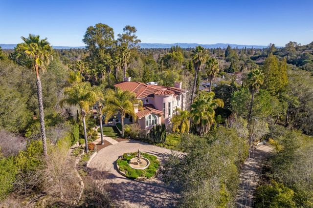 a view of a house with a big yard