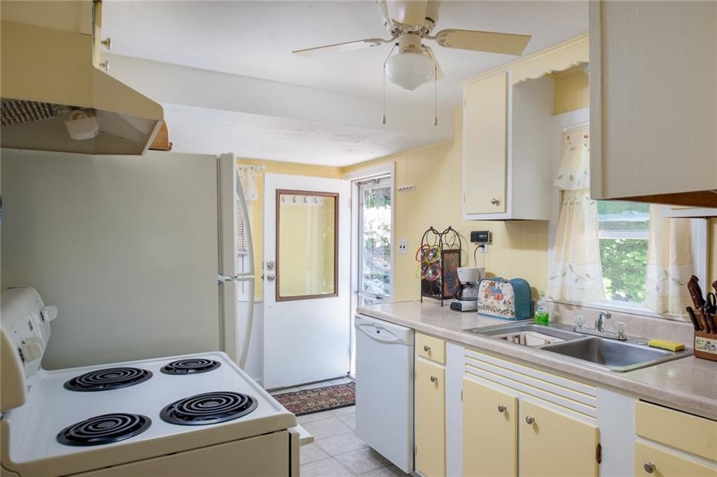 35 Stanley Road Cumberland, RI 02864 - Photo 11 of 23