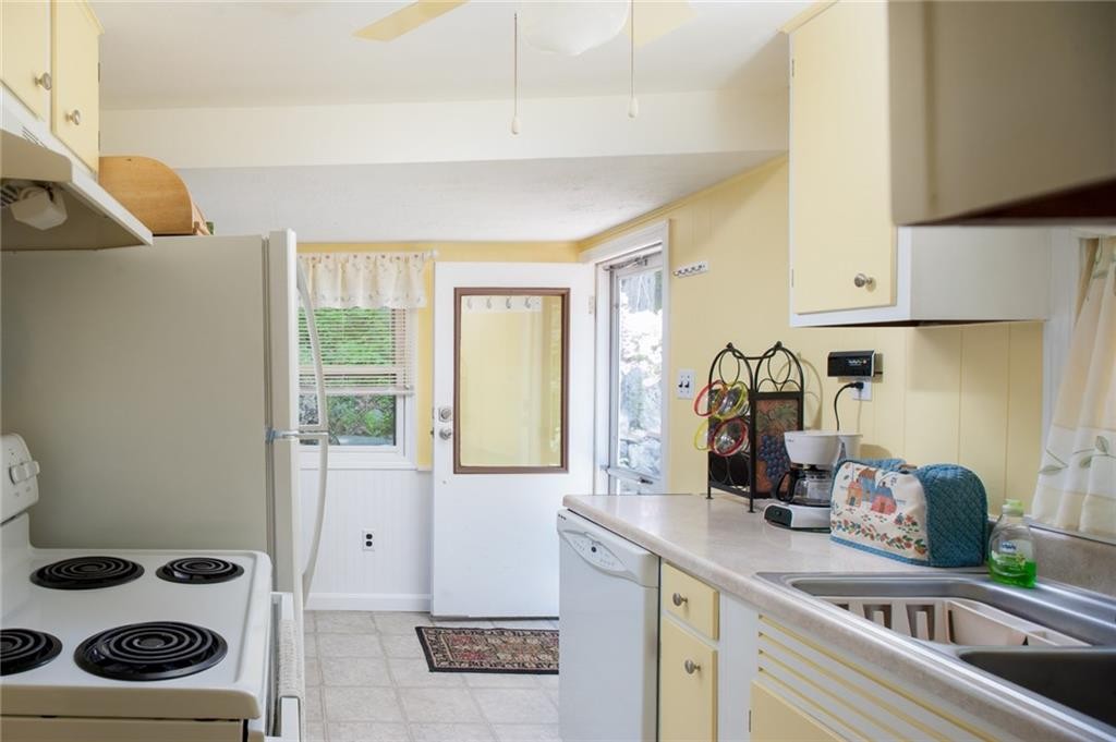 35 Stanley Road Cumberland, RI 02864 - Photo 10 of 23