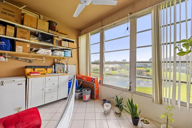 a view of a livingroom with workspace