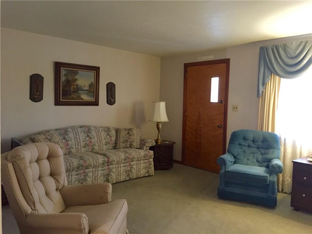 587 River Ridge Road McKeesport, PA 15133 - Photo 2 of 11 Living Room