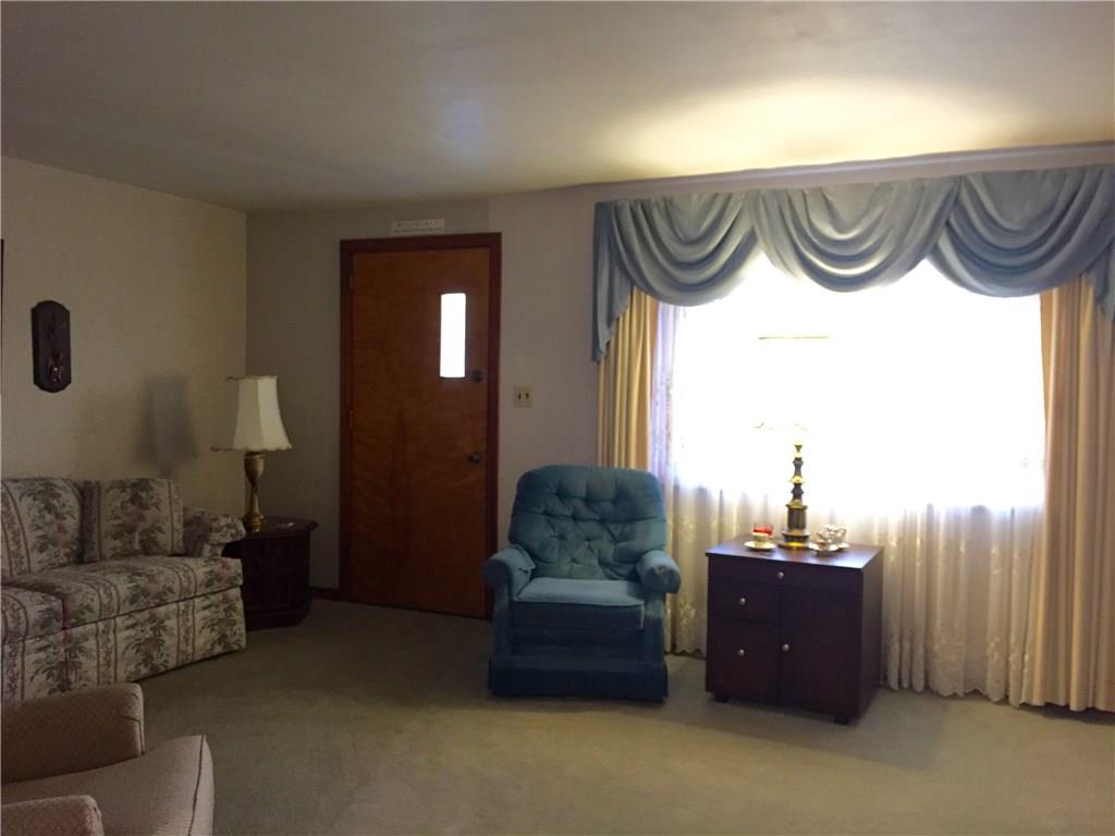 587 River Ridge Road McKeesport, PA 15133 - Photo 3 of 11 Living Room