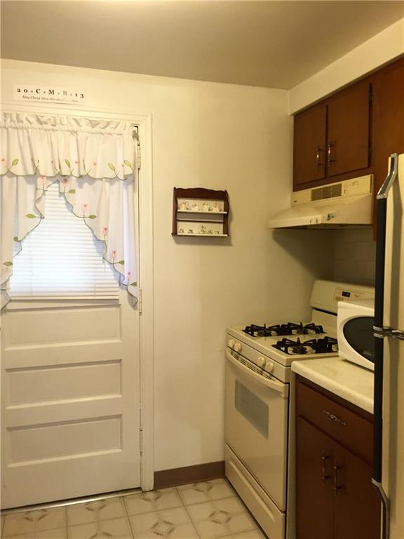 587 River Ridge Road McKeesport, PA 15133 - Photo 5 of 11 Kitchen