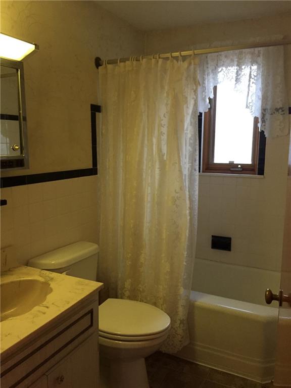 587 River Ridge Road McKeesport, PA 15133 - Photo 9 of 11 Bathroom