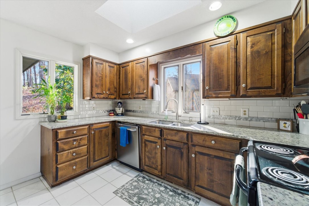 48 Commodore Drive Salem, SC 29676 - Photo 5 of 42