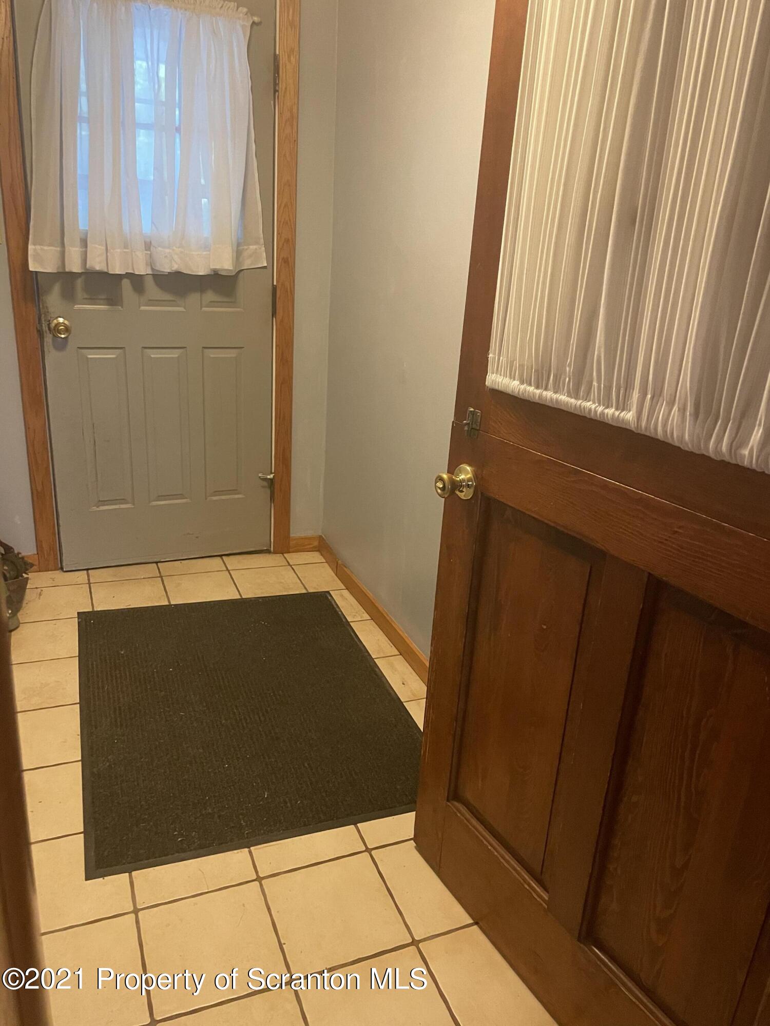202 Knapp Road Clarks Summit, PA 18411 - Photo 3 of 24 Foyer