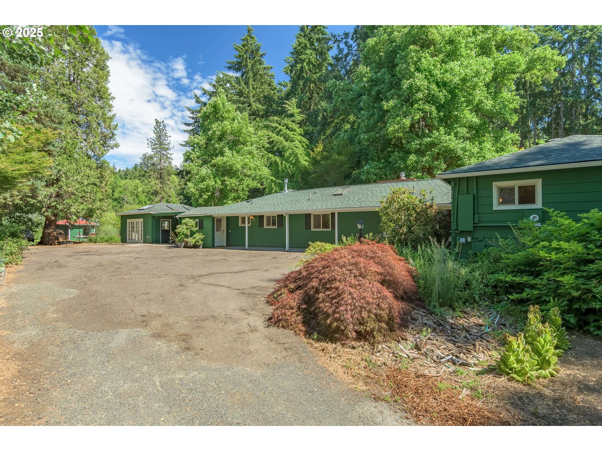 4451 Dillard Road Eugene, OR 97405 - Photo 2 of 48 Gallery Image 2