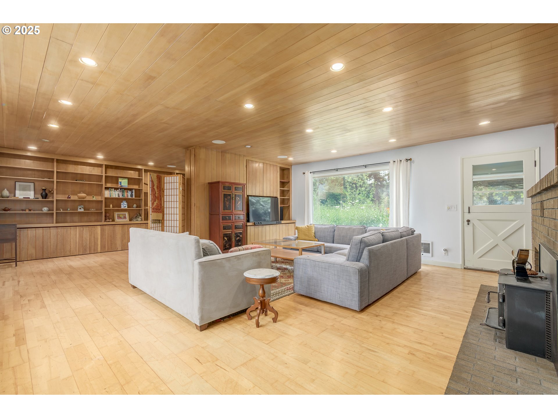 4451 Dillard Road Eugene, OR 97405 - Photo 5 of 48 Gallery Image 5