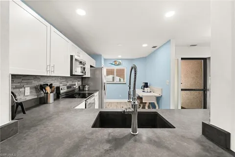 $259,900 | 11921 Seabreeze Cove Lane, Unit 210, Fort Myers, FL 33908